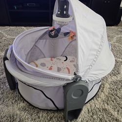Fisher-Price Deluxe on-the-go Projection Dome Portable Bassinet and Infant Play Space, Unisex