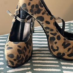 Vera Want Leopard Pumps 