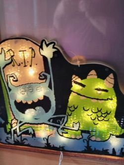 Halloween monster Lighted 17 "h x 14" W x 1 "D