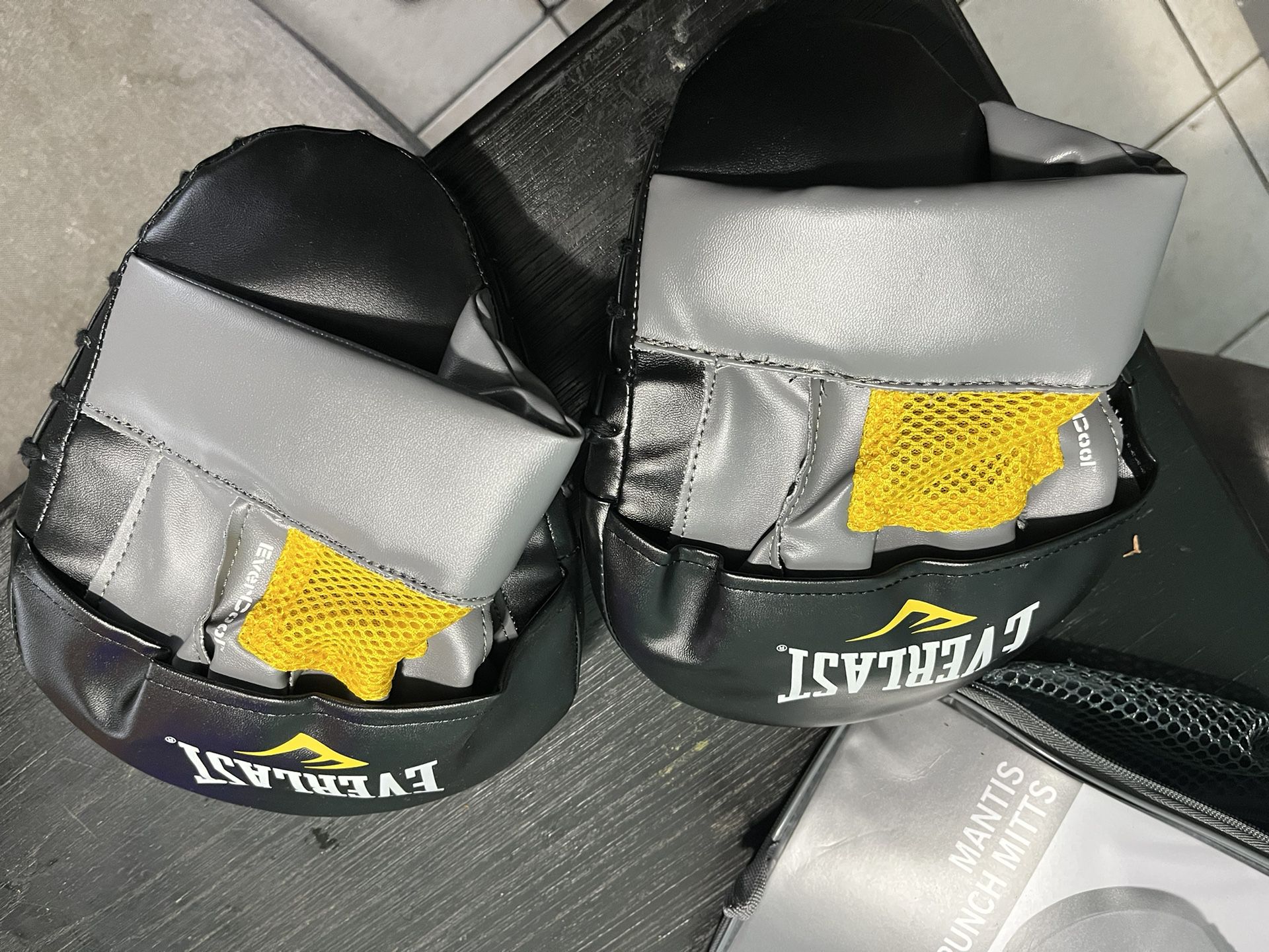Mantis Punch Mitts 
