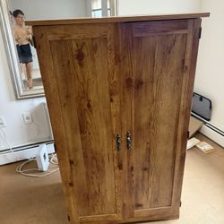 FREE!!!   Computer Desktop, Moving And Need To Get Way Of It.   In Good Condition ::: Moving out and need it gone!!!!