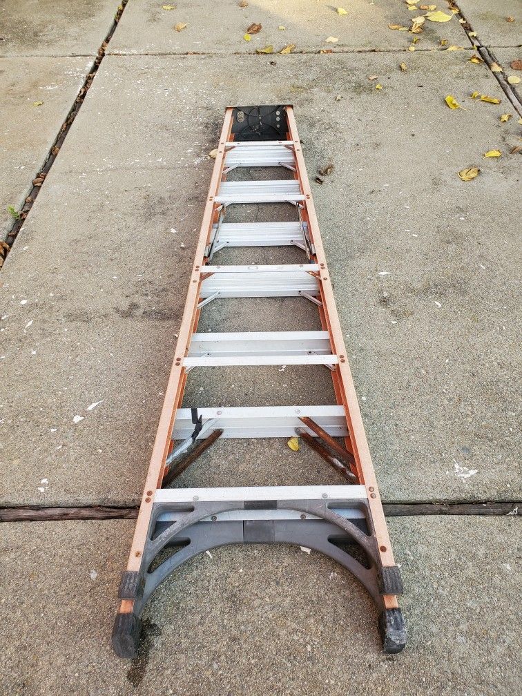 8ft LADDER