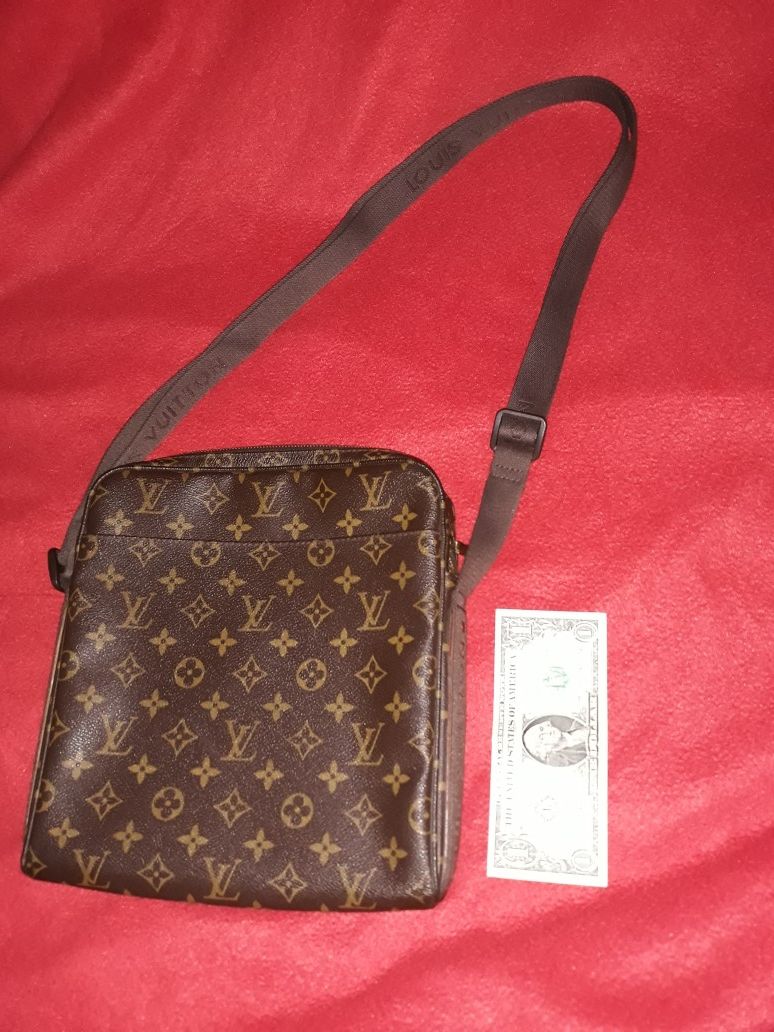 Louis Vuitton Trotteur Beaubourg Messenger Bag (Authentic)