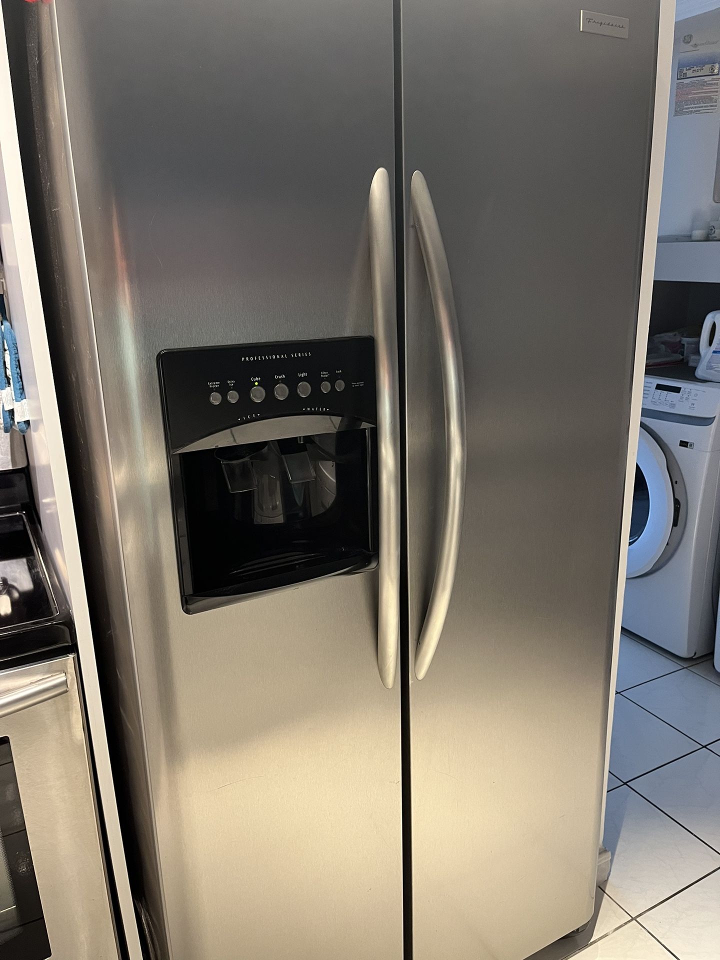 Frigidaire 33 Inch Refrigerator for Sale in Miami, FL OfferUp