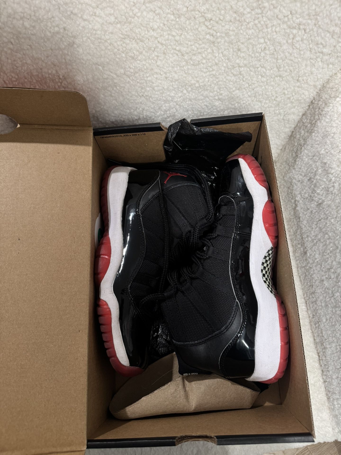 🔥 Jordan 11s - 5.5y - Bred