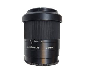 Sony Alpha DT 18-70mm f/3.5-5.6 Zoom Lens AF