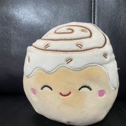 Squish-mellow Cinnamon Roll 