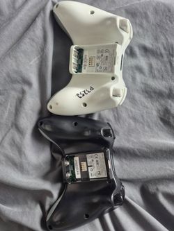 Xbox 360 e with 4 controllers and all wires