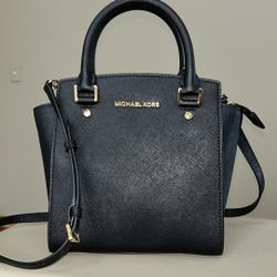 MICHAEL KORS SELMA LARGE MESSENGER GENUINE LEATHER BLACK WITH GOLD HARDWARE 
