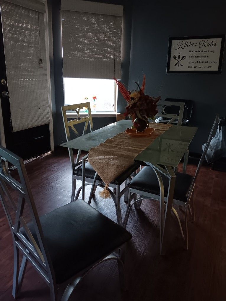 Silver Metal Dinning With 4 Chairs 