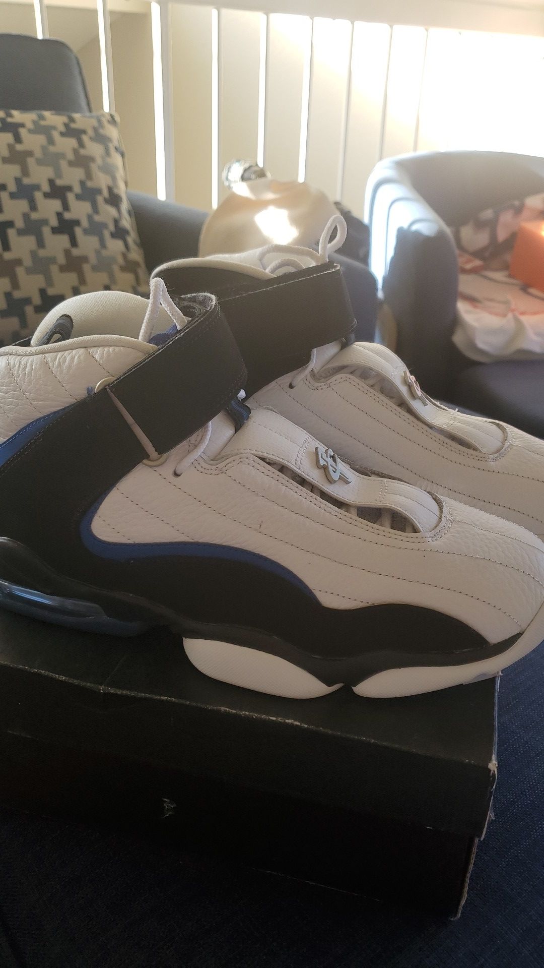 Nike ,old school penny Hardaway shoes