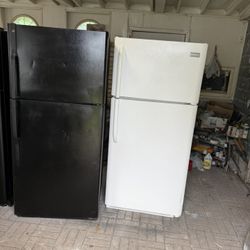 🇺🇸🎊FANTASTIC RUNNING FRIDGES😍$299 white one is ❤️BLACK ONE IS  $350💕BOTH ARE 18 cu ft. & BOTH been cleaned in & OUT & RUN LIKE NEW⚜️I WILL DELIVE