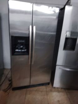 Whirlpool refrigerator works great
