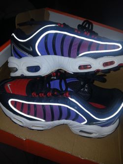 Size 9. Men  air max