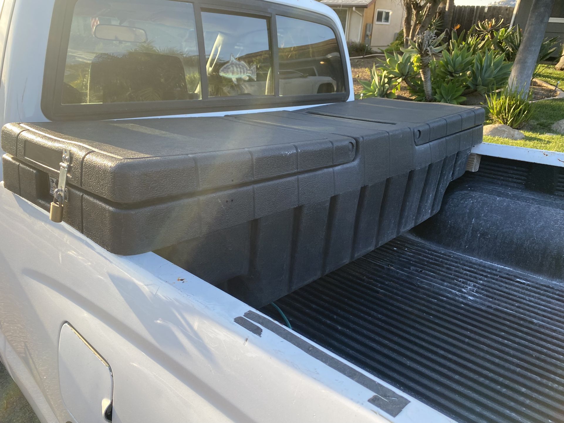 Locking Tool Box For Smaller Truck for Sale in San Diego, CA - OfferUp