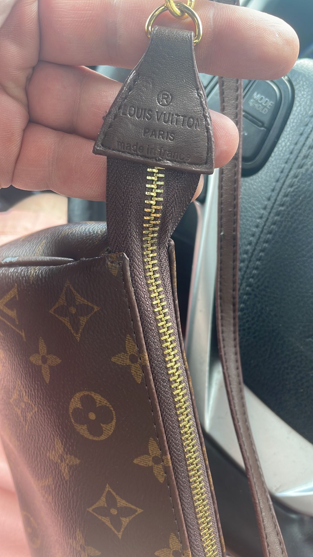 Louis Vuitton purse Box & DustBag w ribbon for Sale in Queens, NY - OfferUp