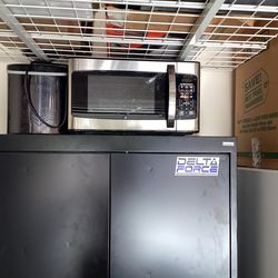 Hamilton Beach Microwave. Very Good Condition. Moved To A House With Built In Microwave So No Longer Need.