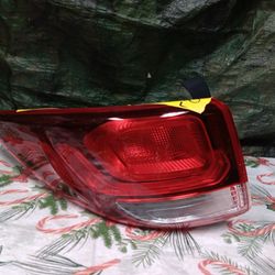 2017-18 Hyundai Santa Fe Left Tail Light Regular 