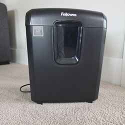 FELLOWES PERSONAL PAPER SHREDDER