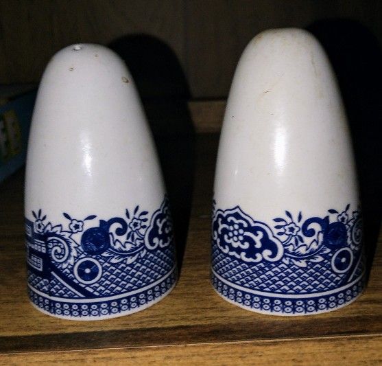 Vintage Churchill Blue Willow salt and pepper shakers
