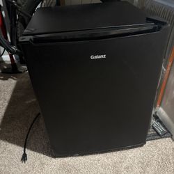 Galanz 1.7 Cu Ft Refrigerator