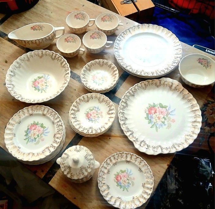 28 PC Antique Limoges 22k Gold Rimmed CHINA
