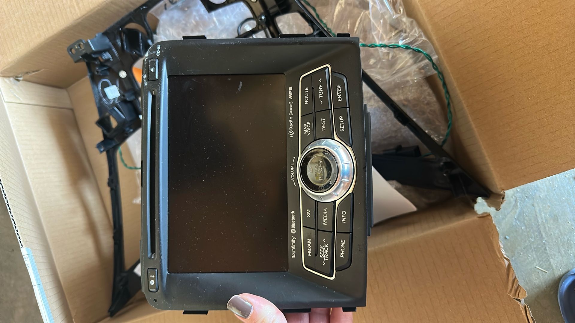 Hyundai Sonata 2013 Stock Radio