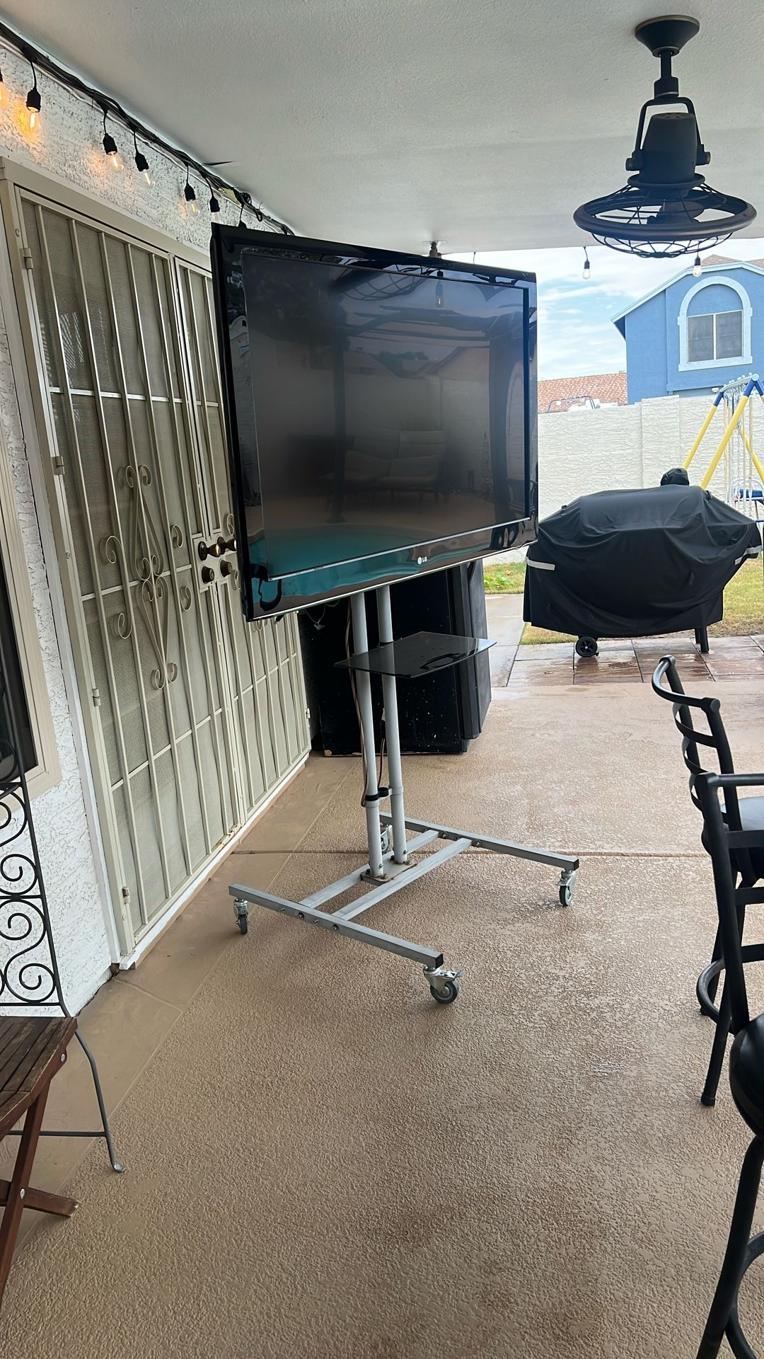 Outdoor Rolling TV Stand 