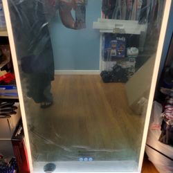 LED Illuminated Mirror With Wireless Charging New