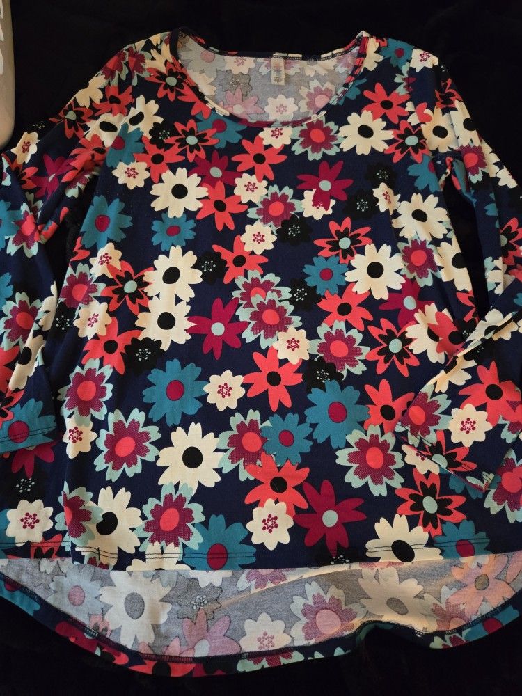 Lularoe Lynnae Top Size Medium
