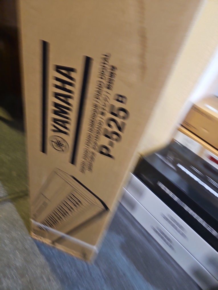 Yamaha P525B