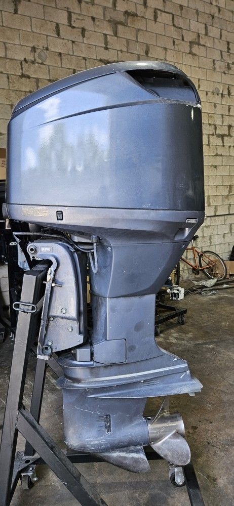 2006 Yamaha 300 hp two stroke outboard motor
