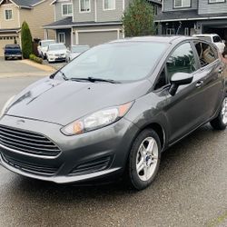 2017 Ford Fiesta · SE Hatchback 4D