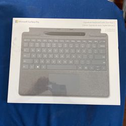 UNOPENED Plastic Surface Pro Signature Keyboard with Slim Pen 2 – Platinum