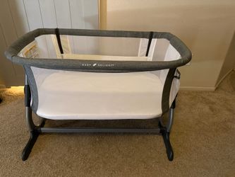 Baby Delight Beside Me Dreamer Bassinet & Bedside Sleeper - Excellent Condition