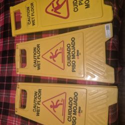 Wet Floor Signs/ Señales De Piso Mojado 