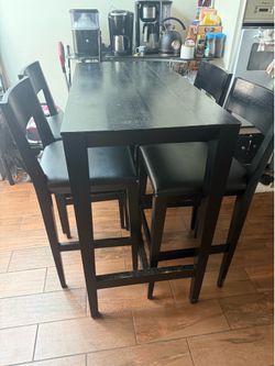 Table and chairs bar style