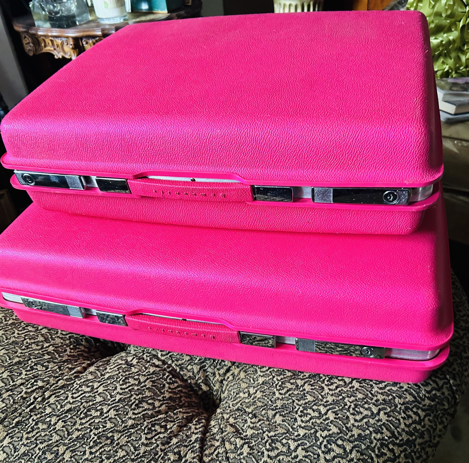  Vintage  Hot Pink Samsonite Saturn  Luggage Clean Excellent Condition 