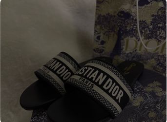Sandals size 7