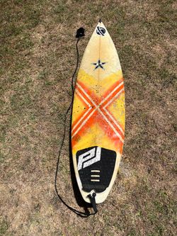 Surfboard Ezera 5’10 w Dakine Leash and & Pad