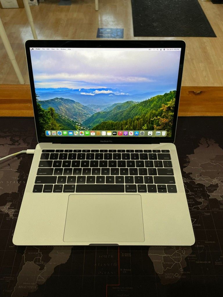 Apple MacBook Pro 13” Retina 2017 Thunderbolt Fully Working!!