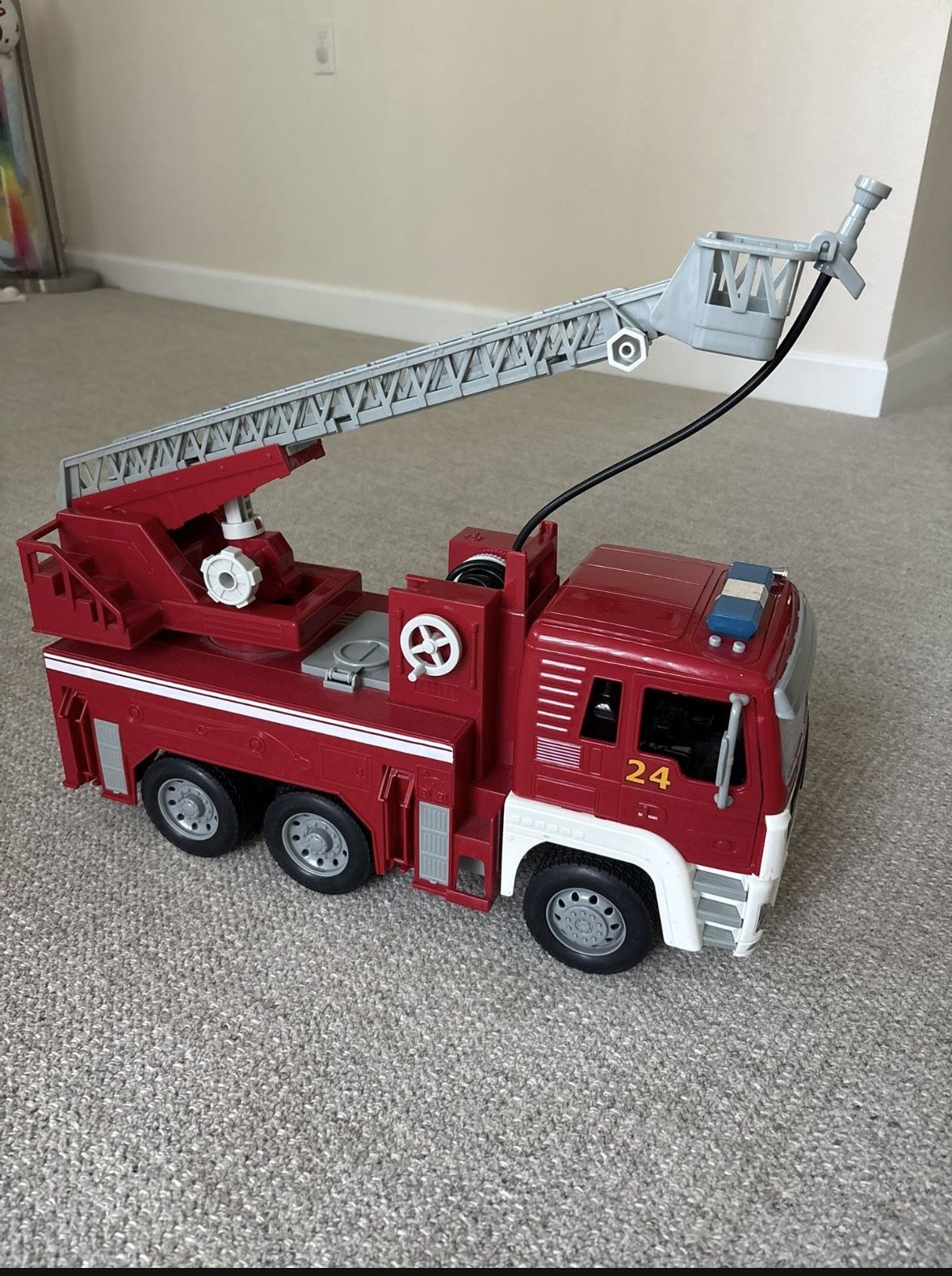 DRIVEN by Battat - Toy Fire Truck