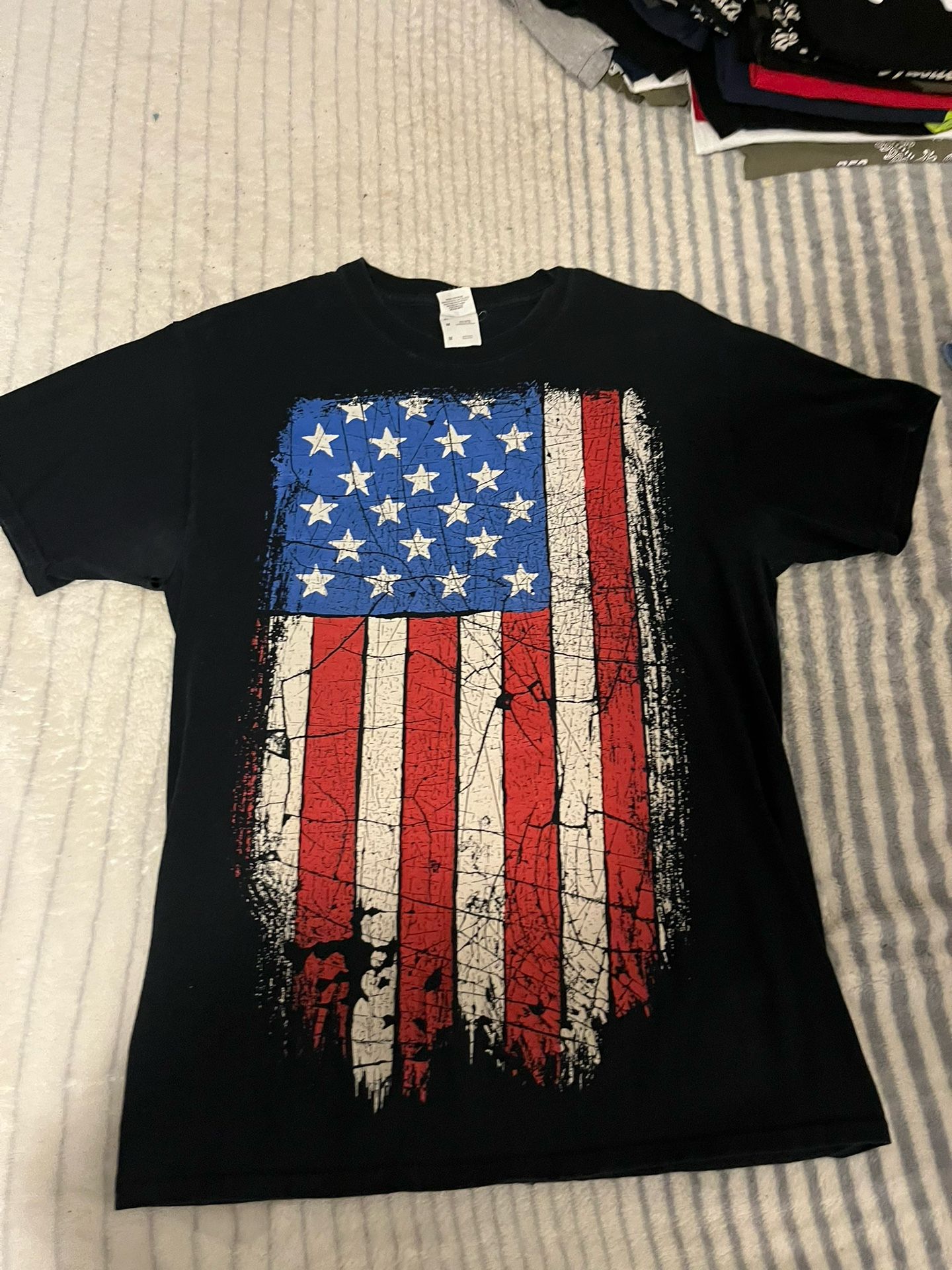 AMERICAN FLAG MEDIUM T-SHIRT