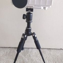 Vankyo Q5 Leisure 3 Mini LED LCD Projector Up to 200" Inch With 65,000 Hours LED Lamp Like New Condition Brand New Tripod Included With It