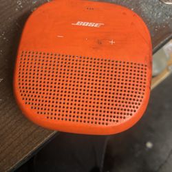 Bosina Bose Con Cargador Bluetooth $60 