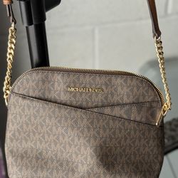 Michael Kors purse (yes! It’s available)