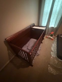 Baby Crib/Toddler Bed