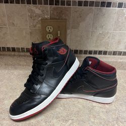 Air Jordan 1 Retro Mid Black & Red