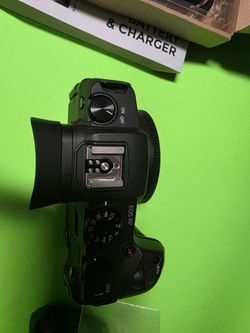 Canon eos rp plus battery grip and 3 batterys