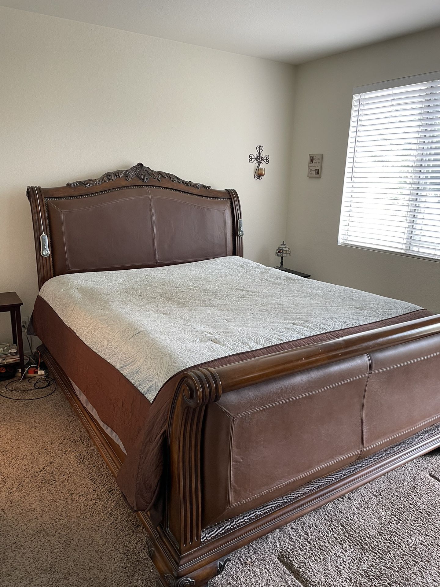 Cal King Sleigh Bedroom Set